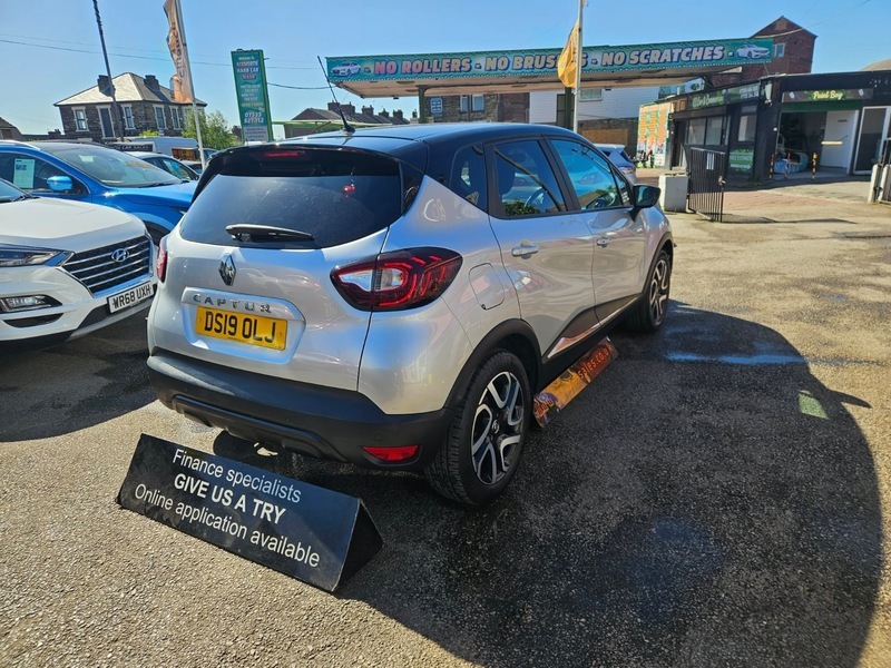 Renault Captur Iconic Tce DS19OLJ Black #6