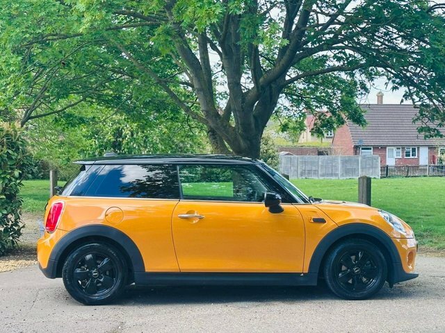 Mini Hatch 1.5 Cooper D Hatchback Euro 6 S Orange #4
