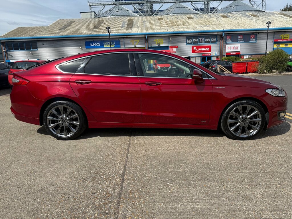 Ford Mondeo 2.0 Tdci Vignale Hatchback Powershift A Red #3