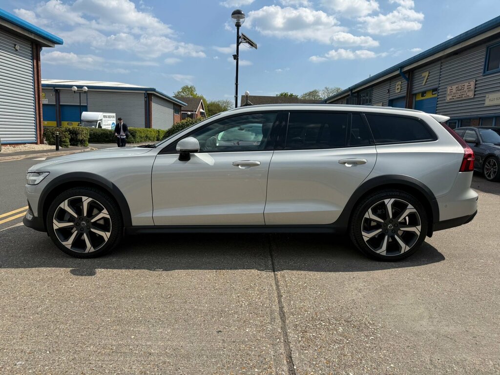 Volvo V60 2.0 D4 Plus Estate Awd Euro 6 Ss Gold #4