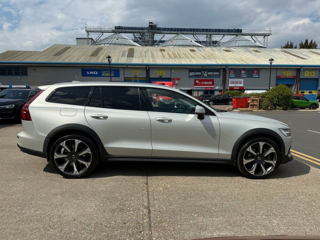 Volvo V60 2.0 D4 Plus Estate Awd Euro 6 Ss Gold #6