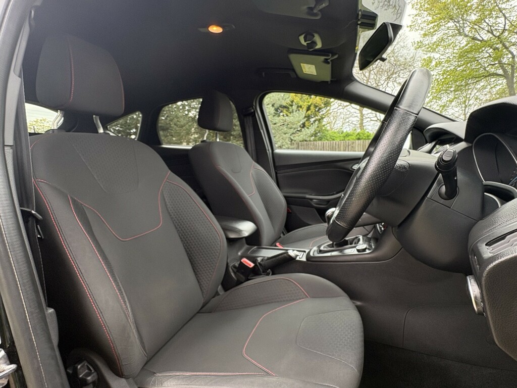 Ford Focus Hatchback 1.5 Tdci St-line 201818 YE18MJO Black #4