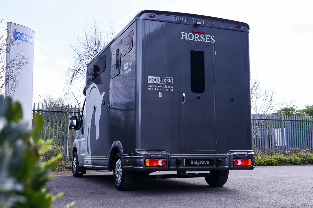 Peugeot Boxer 2.0 Bluehdi Equitrek Horsebox 335 Platform Cab Silver #6