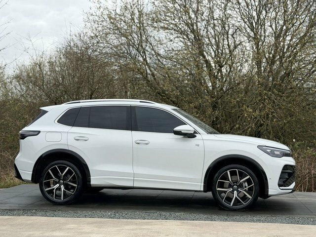 Volkswagen Tiguan 1.5 Tsi Ehybrid 19.7Kwh R-line Suv Plug BL74UYN White #3