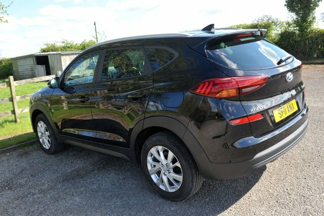 Hyundai Tucson 1.6 Gdi Se Nav Suv Euro 6 Ulez CT19TGV Black #4