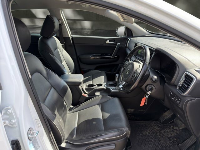 Kia Sportage 2.0 Crdi Kx-3 Suv Awd Euro 6 134 RK66ZSF White #2