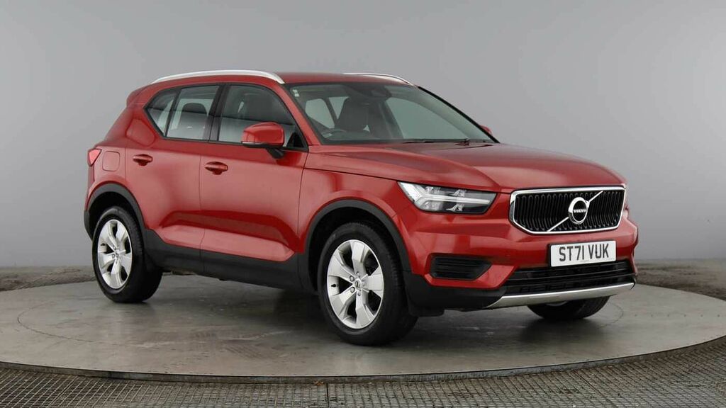 Volvo XC40 Momentum, T3 Climate, Park Assist Packs Red