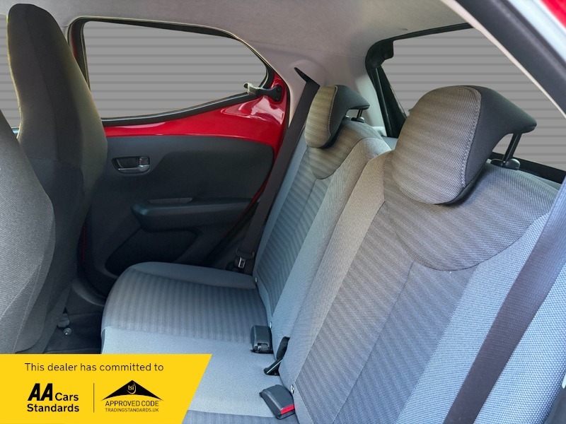 Toyota Aygo 1.0 Vvt-i X-trend Funroof Red #4