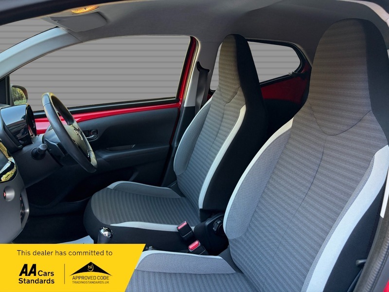 Toyota Aygo 1.0 Vvt-i X-trend Funroof Red #2