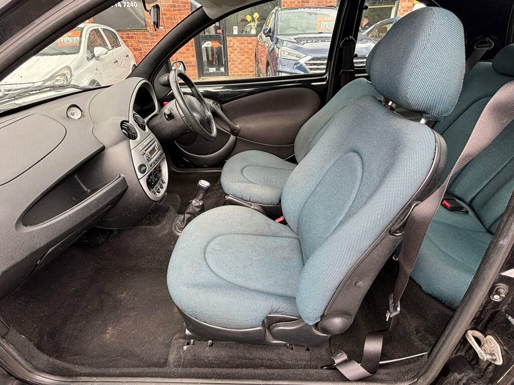 Ford KA 1.3 Zetec Climate Hatchback 154 Black #6