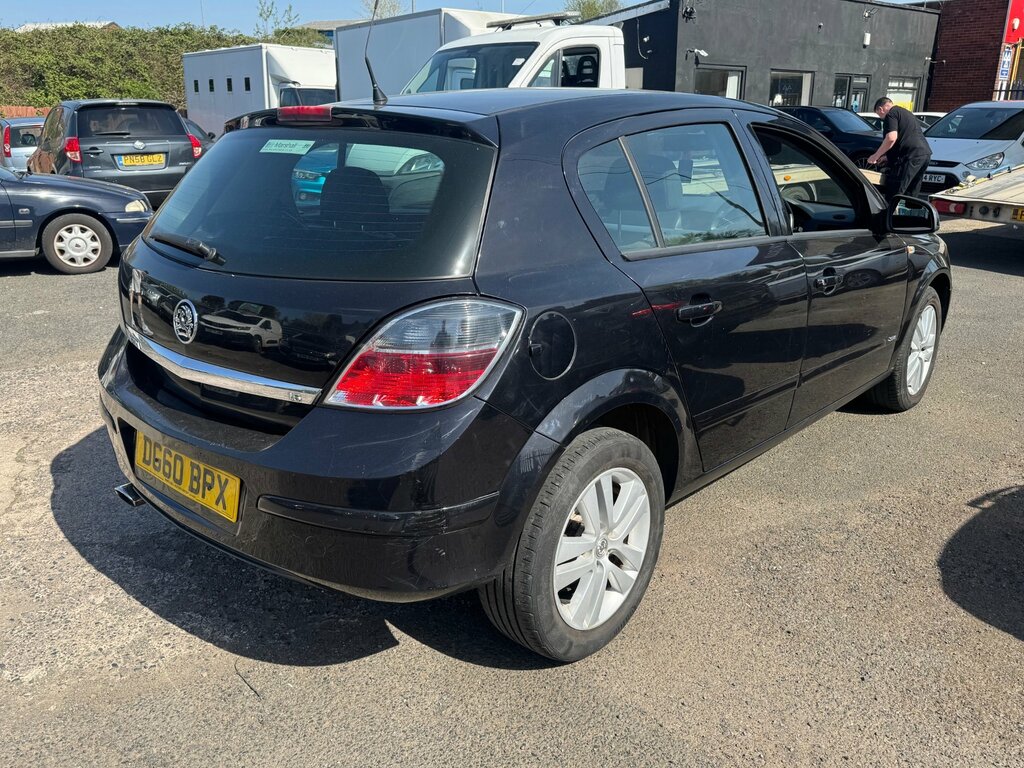 Vauxhall Astra 1.6I 16V Sxi Hatchback 155 Gkm DG60BPX Black #4