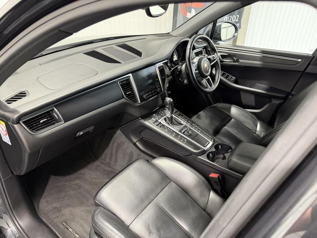 Porsche Macan Suv 2.0T Pdk 4Wd Euro 6 Ss 201767 HY67KBV Grey #3