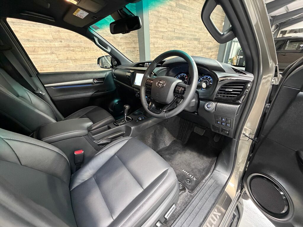 Toyota HILUX 2.8 D-4d-h Invincible X Brown #5