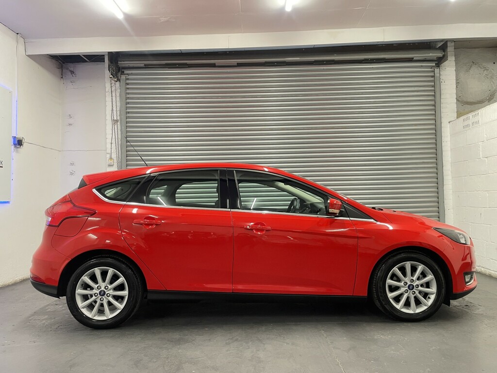 Ford Focus 1.5 Tdci Titanium YA15XZY Red #4