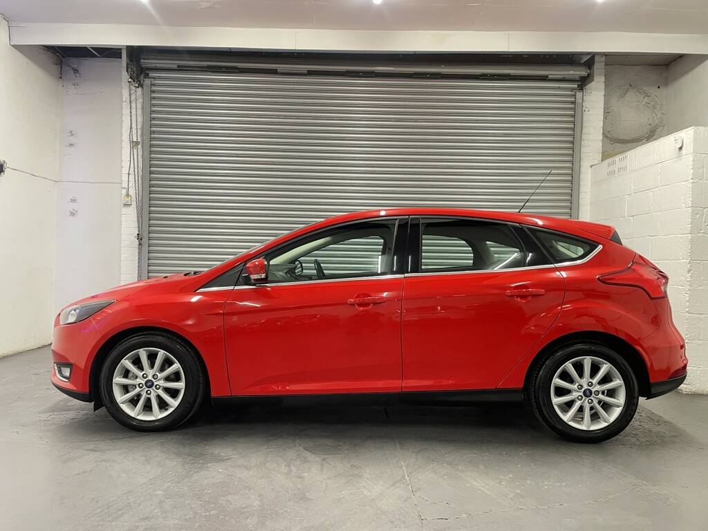 Ford Focus 1.5 Tdci Titanium YA15XZY Red #5