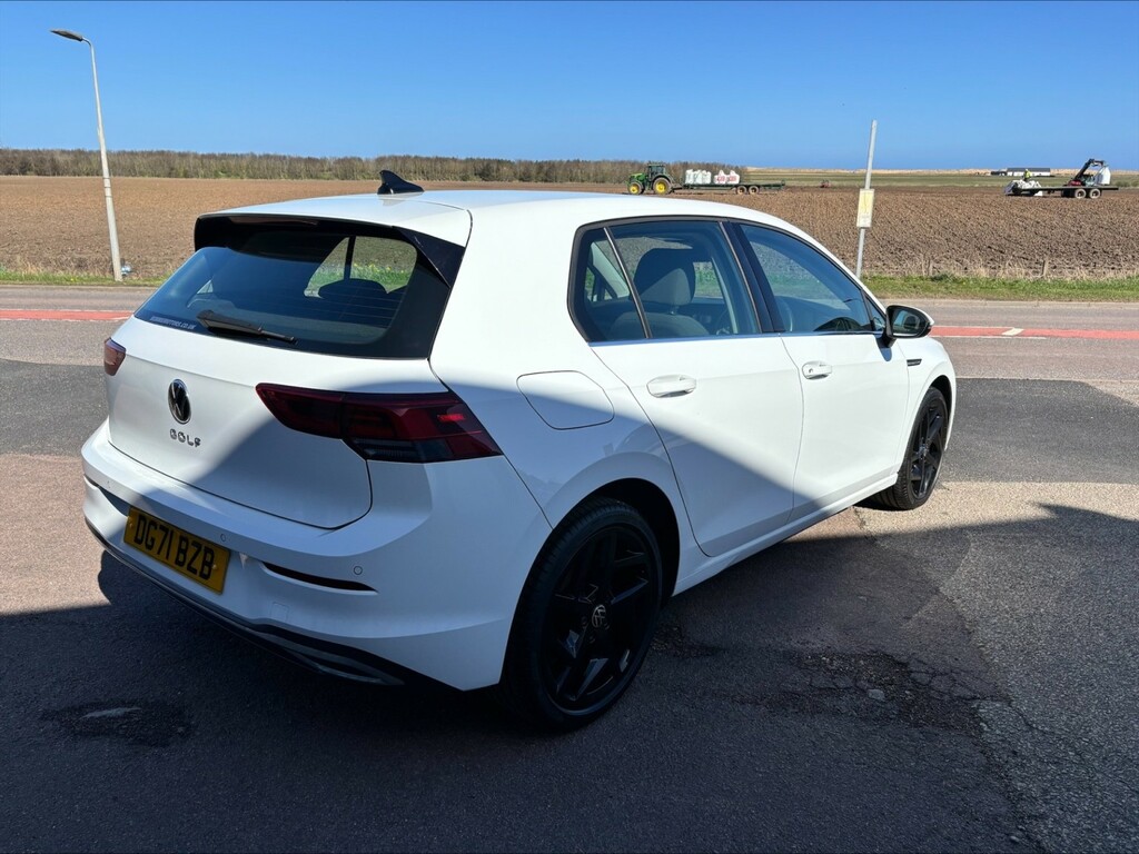 Volkswagen Golf Hatchback 1.5 Tsi Style 202171 DG71BZB White #2