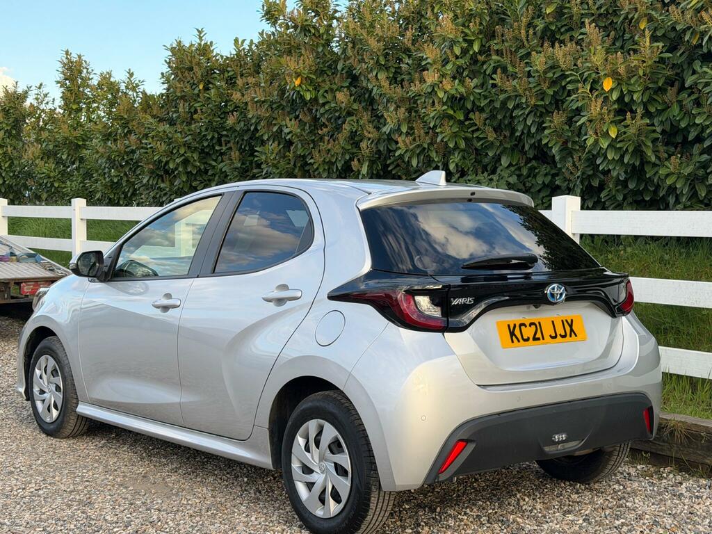 Toyota Yaris 1.5 Vvt-h Icon E-cvt Euro 6 Ss KC21JJX Silver #3
