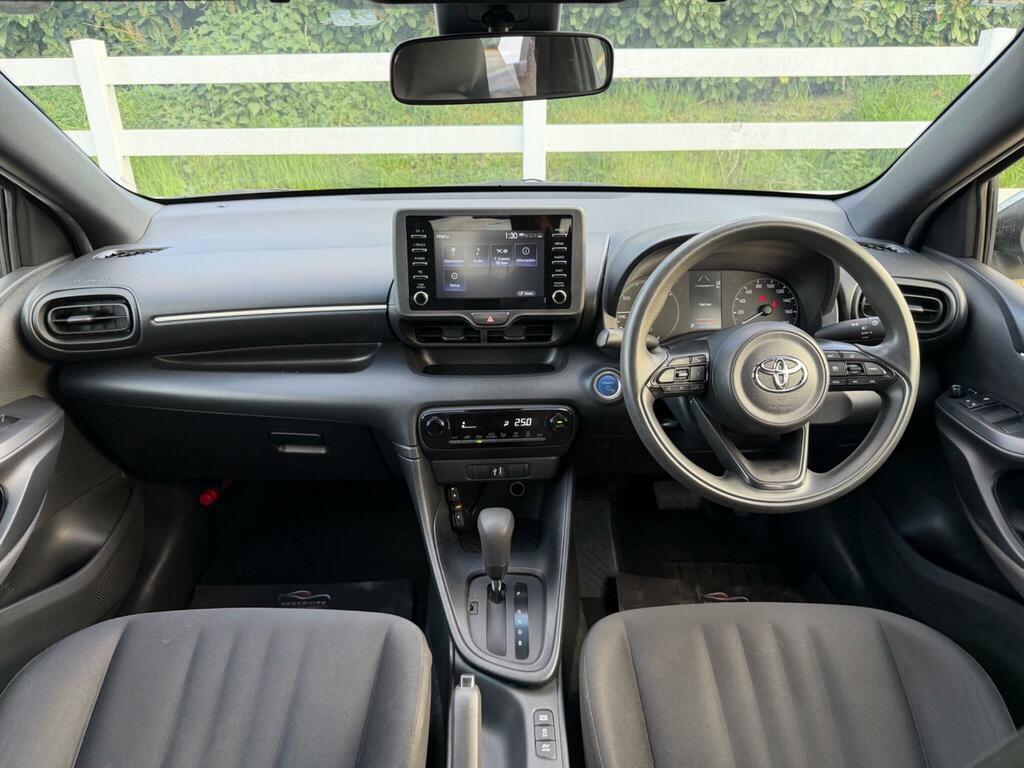 Toyota Yaris 1.5 Vvt-h Icon E-cvt Euro 6 Ss KC21JJX Silver #2