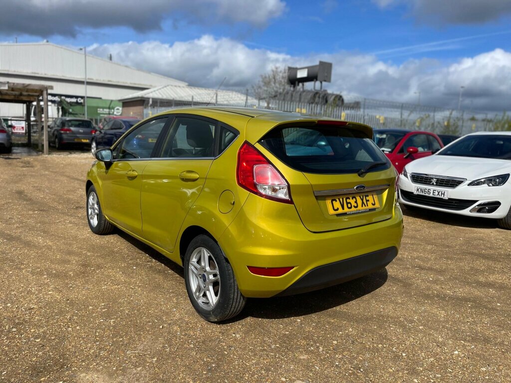 Ford Fiesta 1.25 Zetec Hatchback Euro 5 82 CV63XFJ Yellow #4