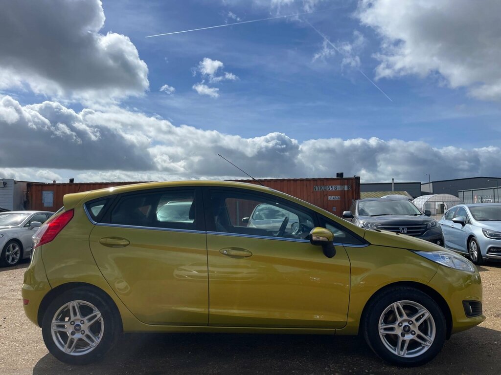Ford Fiesta 1.25 Zetec Hatchback Euro 5 82 CV63XFJ Yellow #6