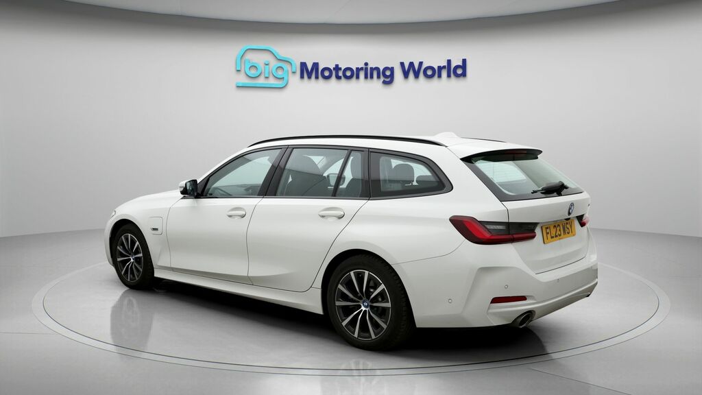 BMW 3 Series Sport White #5