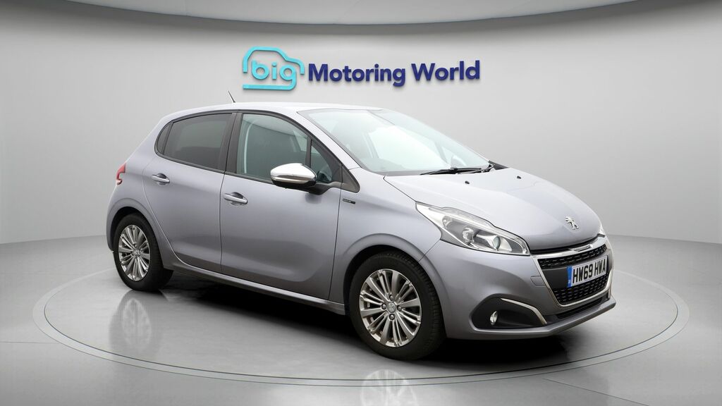 Peugeot 208 Signature Grey