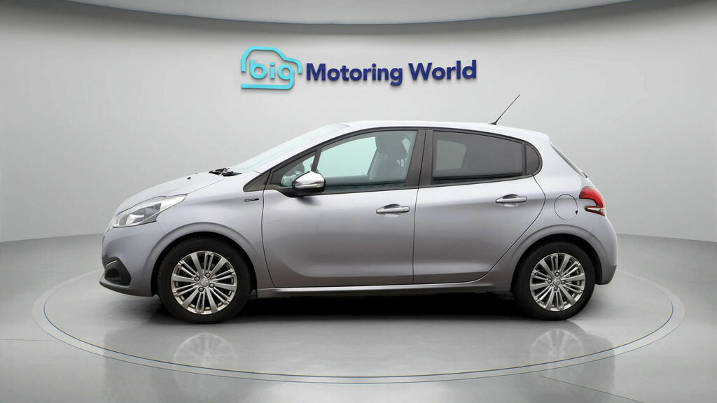 Peugeot 208 Signature Grey #4