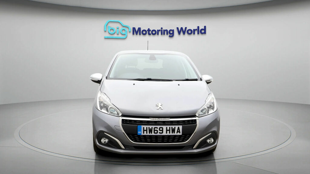 Peugeot 208 Signature Grey #2