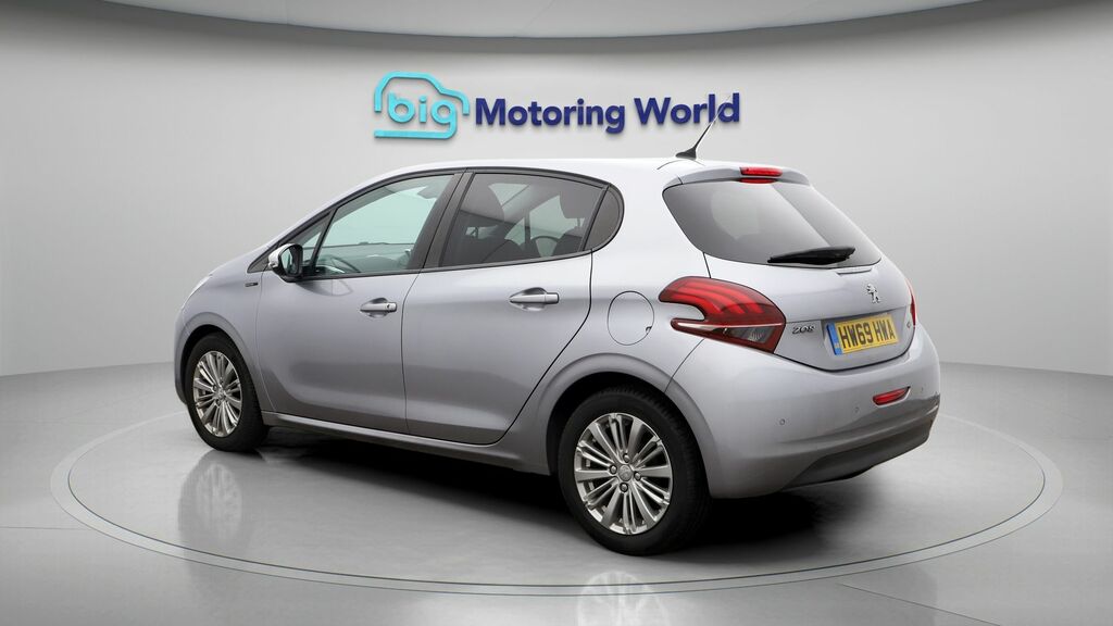 Peugeot 208 Signature Grey #5
