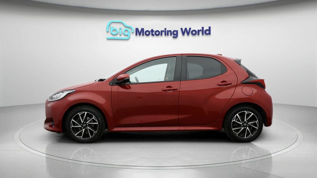 Toyota Yaris Design LS72YZV Red #4