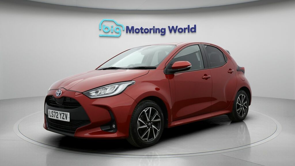 Toyota Yaris Design LS72YZV Red #3