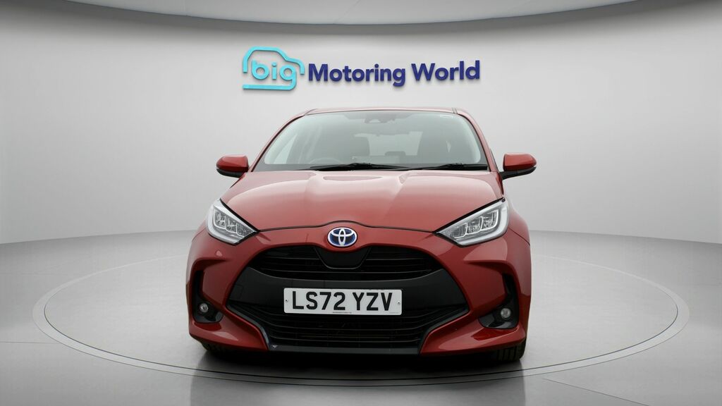 Toyota Yaris Design LS72YZV Red #2