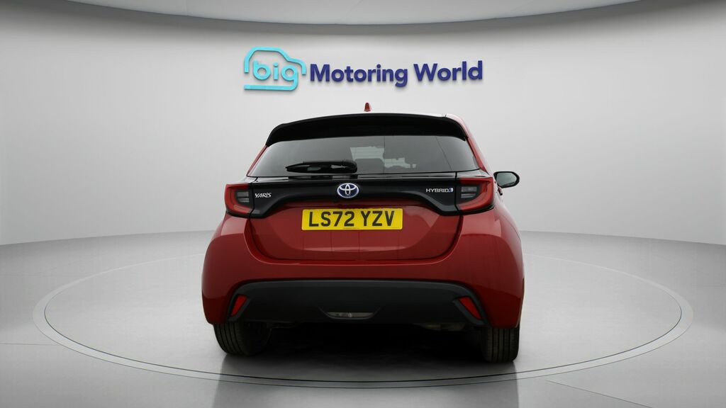 Toyota Yaris Design LS72YZV Red #6