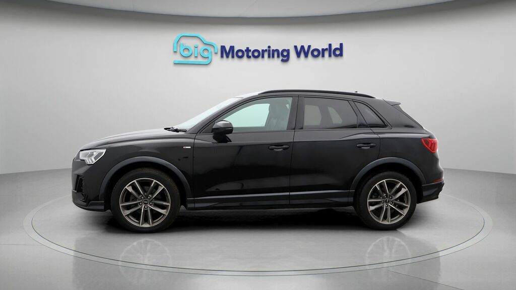 Audi Q3 Black Edition Black #4
