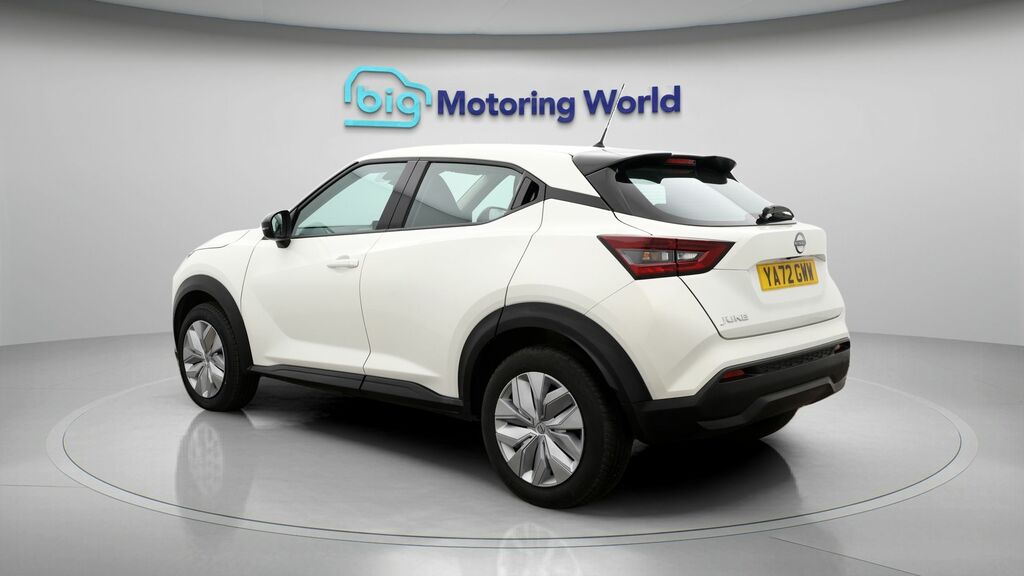 Nissan Juke Acenta White #5
