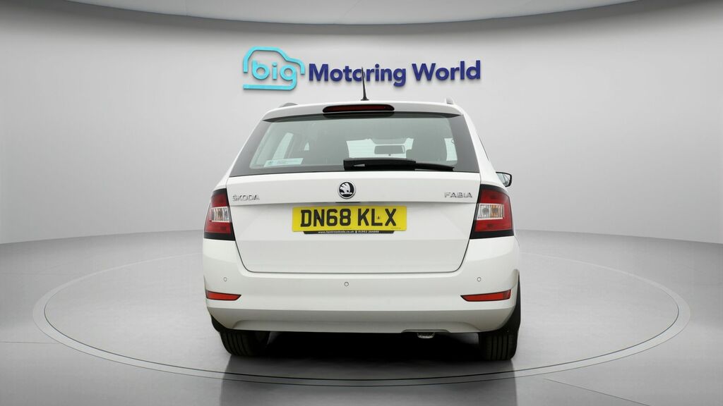 Skoda Fabia Se White #6
