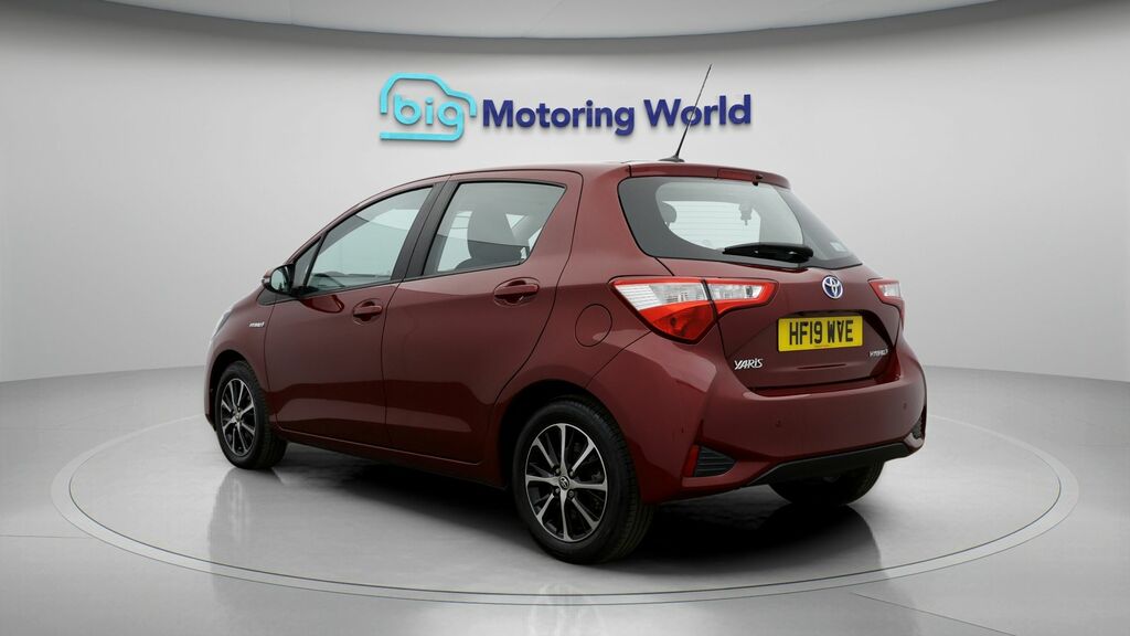 Toyota Yaris Icon Tech HF19WVE Red #5