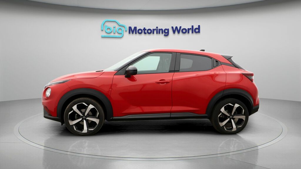 Nissan Juke Tekna Red #4