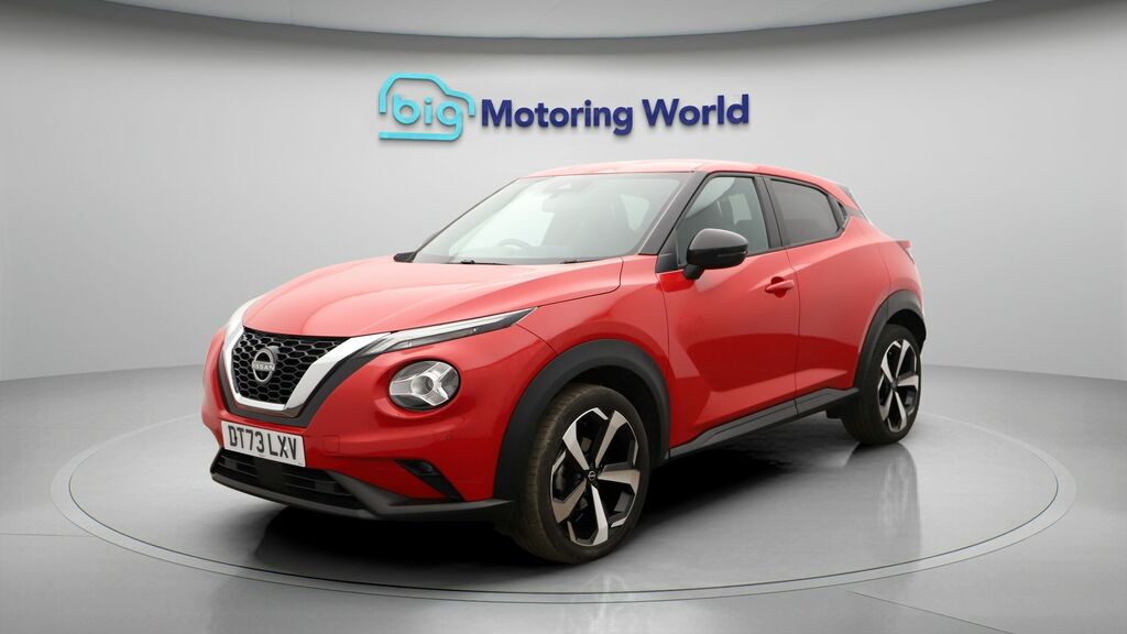 Nissan Juke Tekna Red #3