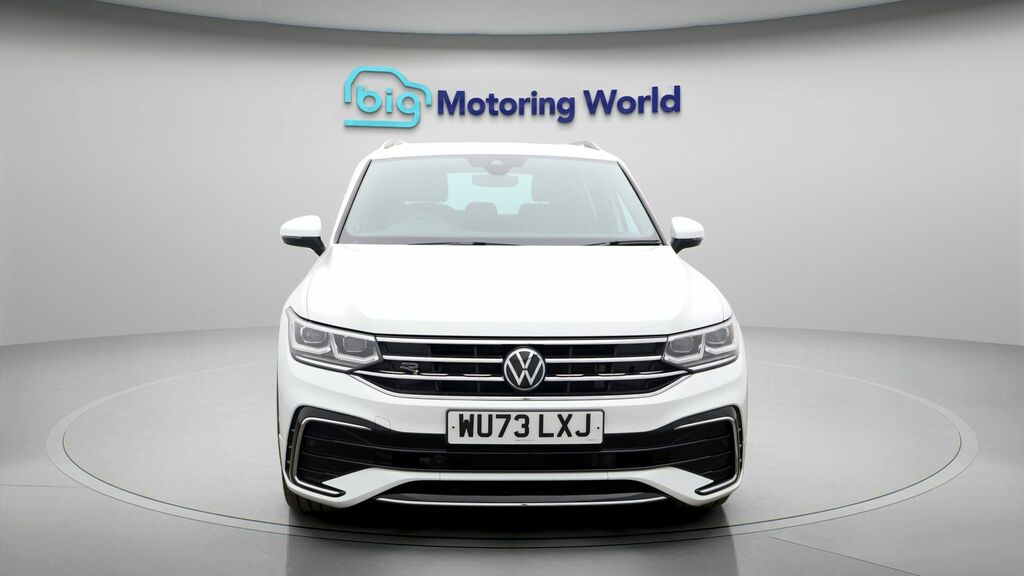Volkswagen Tiguan R-line WU73LXJ White #2