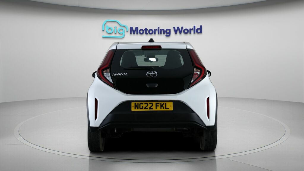 Toyota Aygo X Pure NG22FKL White #6