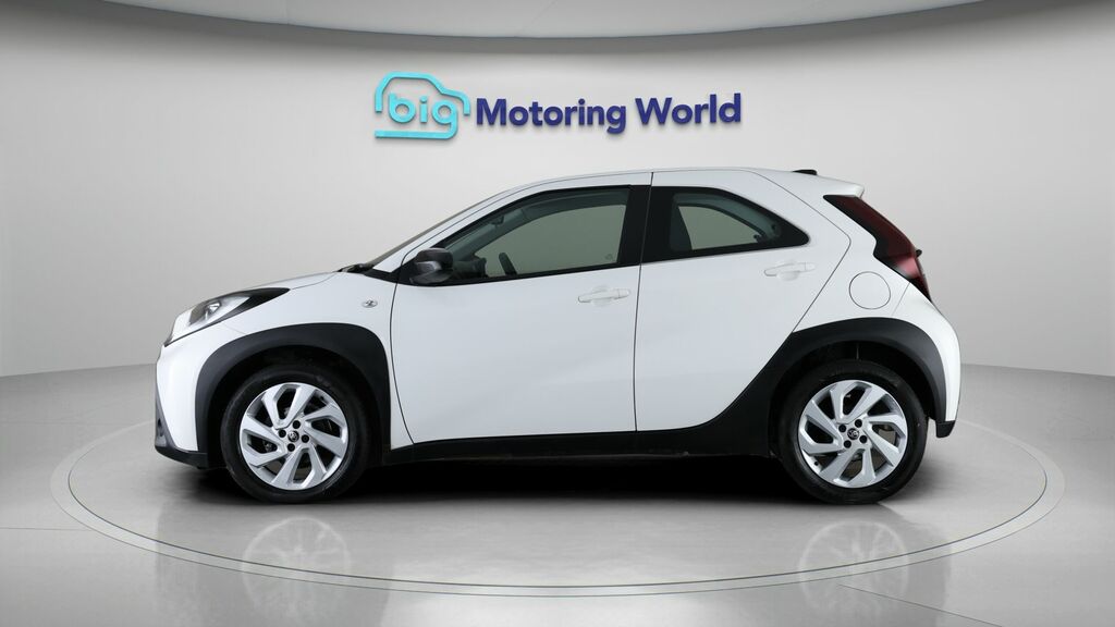Toyota Aygo X Pure NG22FKL White #4