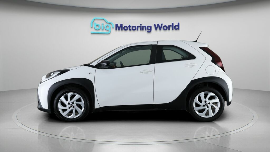 Toyota Aygo X Pure NG22EKM White #4