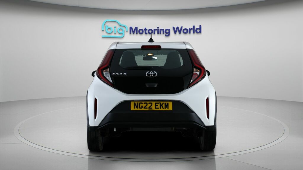 Toyota Aygo X Pure NG22EKM White #6