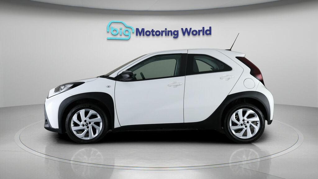 Toyota Aygo X Pure NG22DYP White #4