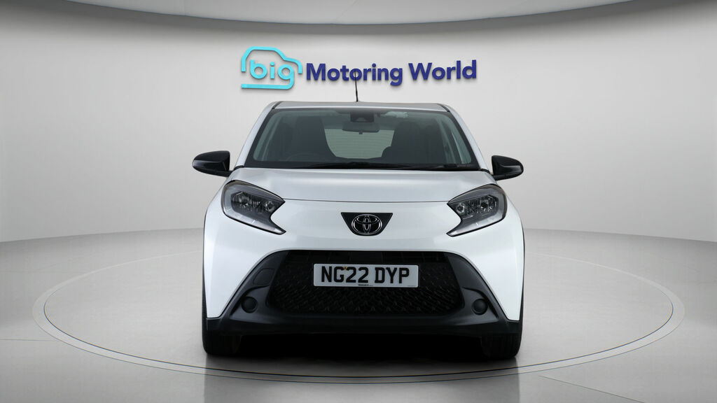 Toyota Aygo X Pure NG22DYP White #2