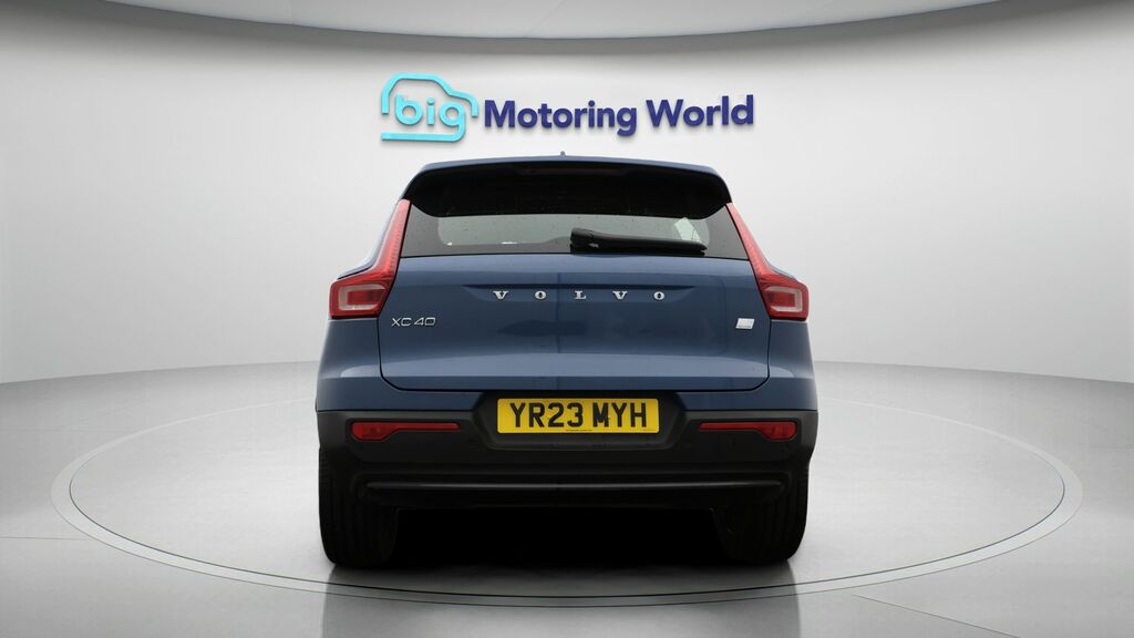 Volvo XC40 Plus Blue #6