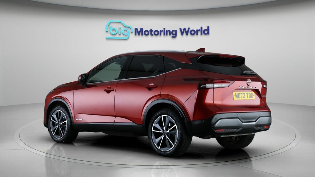 Nissan Qashqai Tekna Red #5