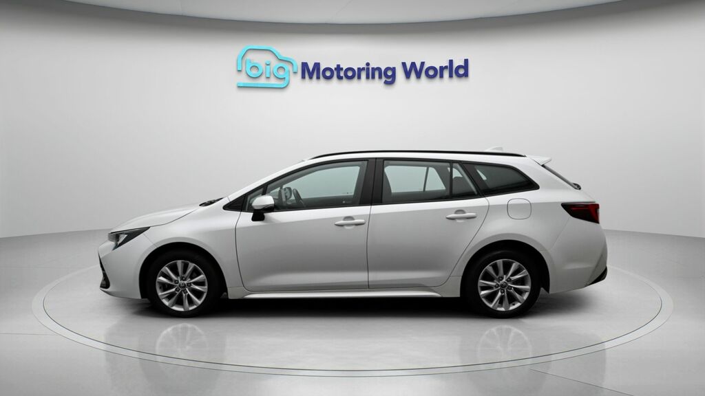 Toyota Corolla Icon YH73AHG White #4