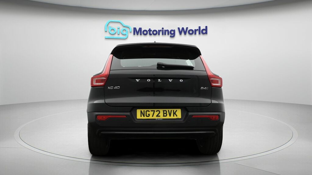 Volvo XC40 Plus Black #6